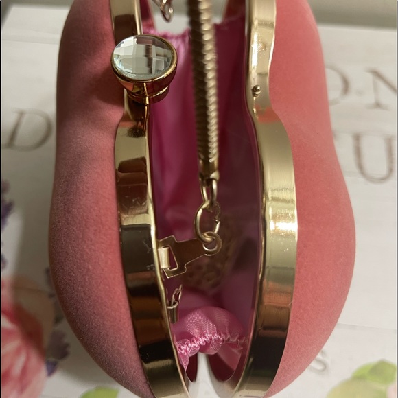 Pink Heart shaped Purse handbag - Picture 8 of 16